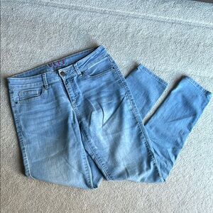 FREE w/ Purchase! - Straight leg jeans - size 4
